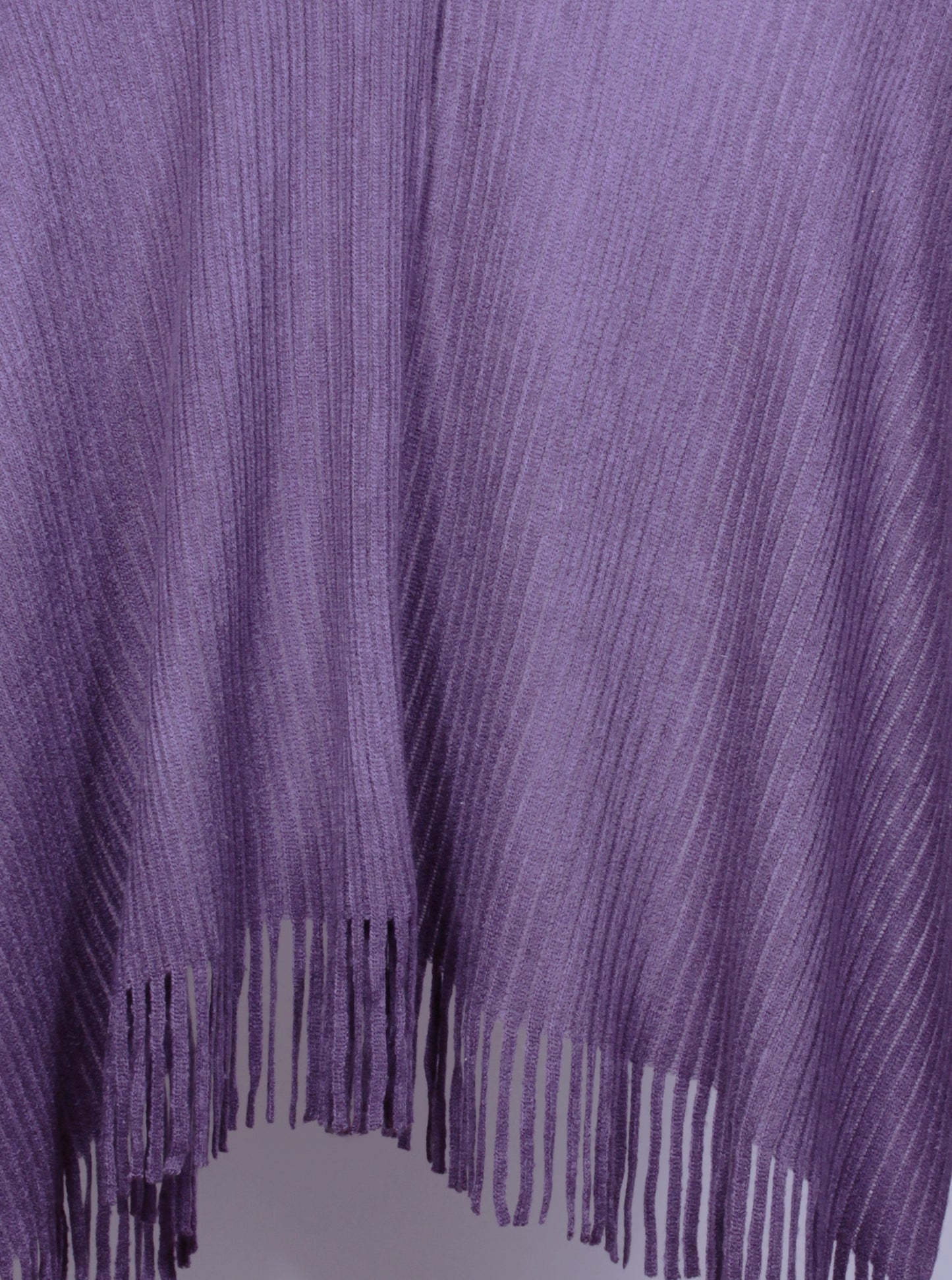 Poncho tejido con flecos textura suave | Talla L