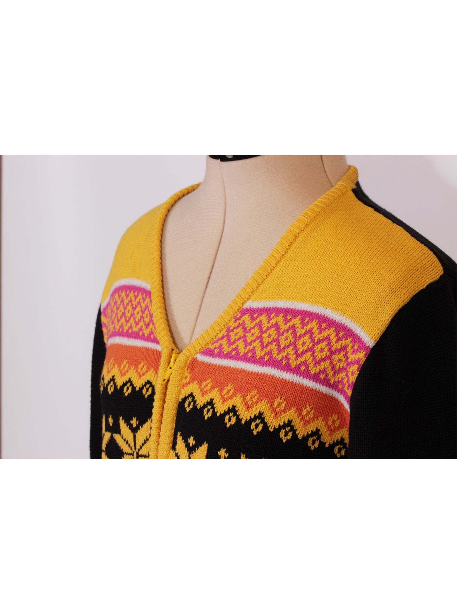 Cardigan tejido negro diseño nórdico cierre frontal | Talla M