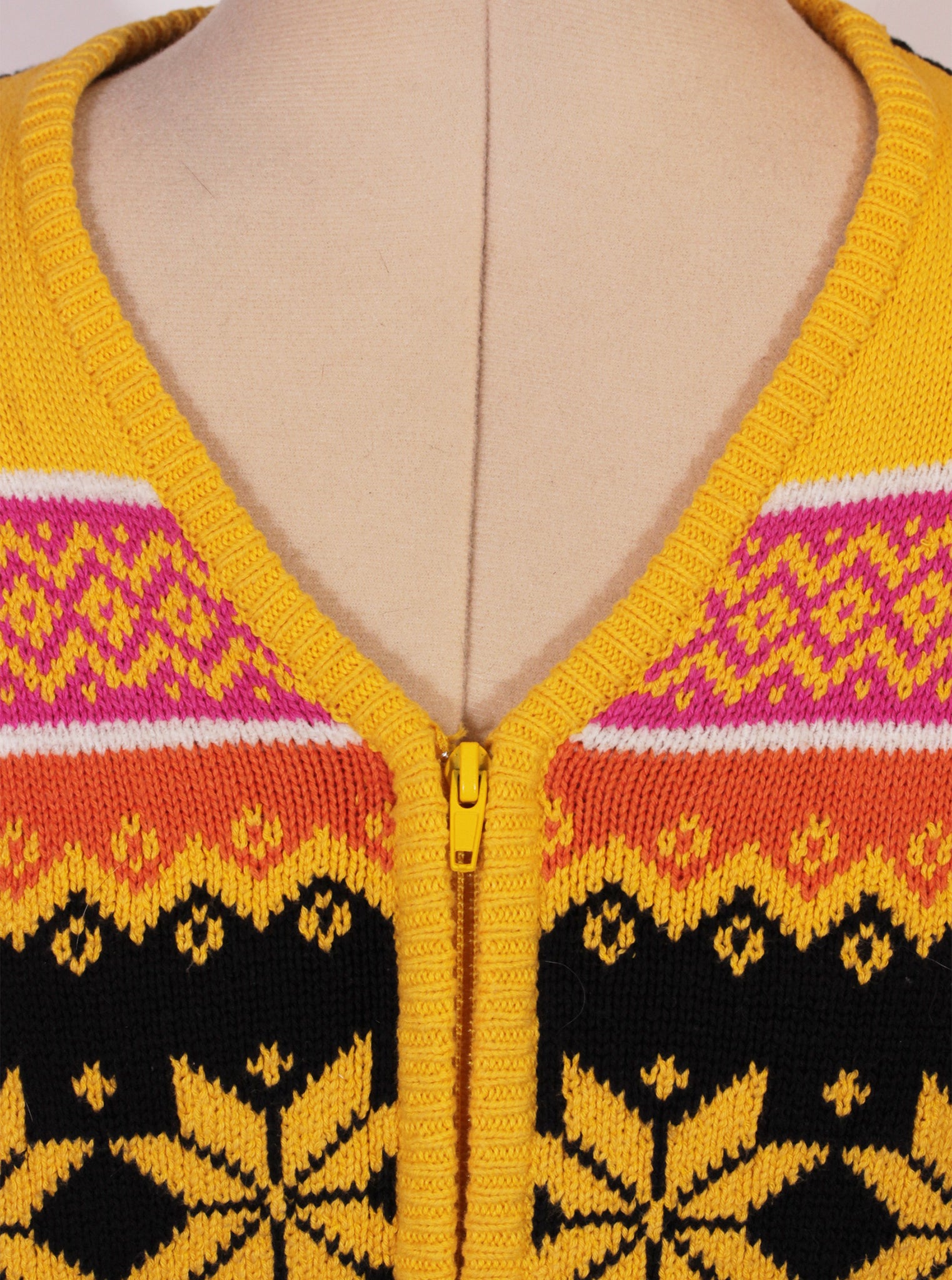 Cardigan tejido negro diseño nórdico cierre frontal | Talla M