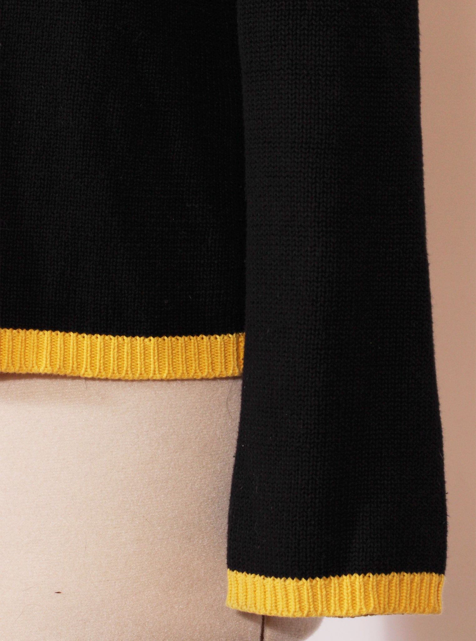 Cardigan tejido negro diseño nórdico cierre frontal | Talla M