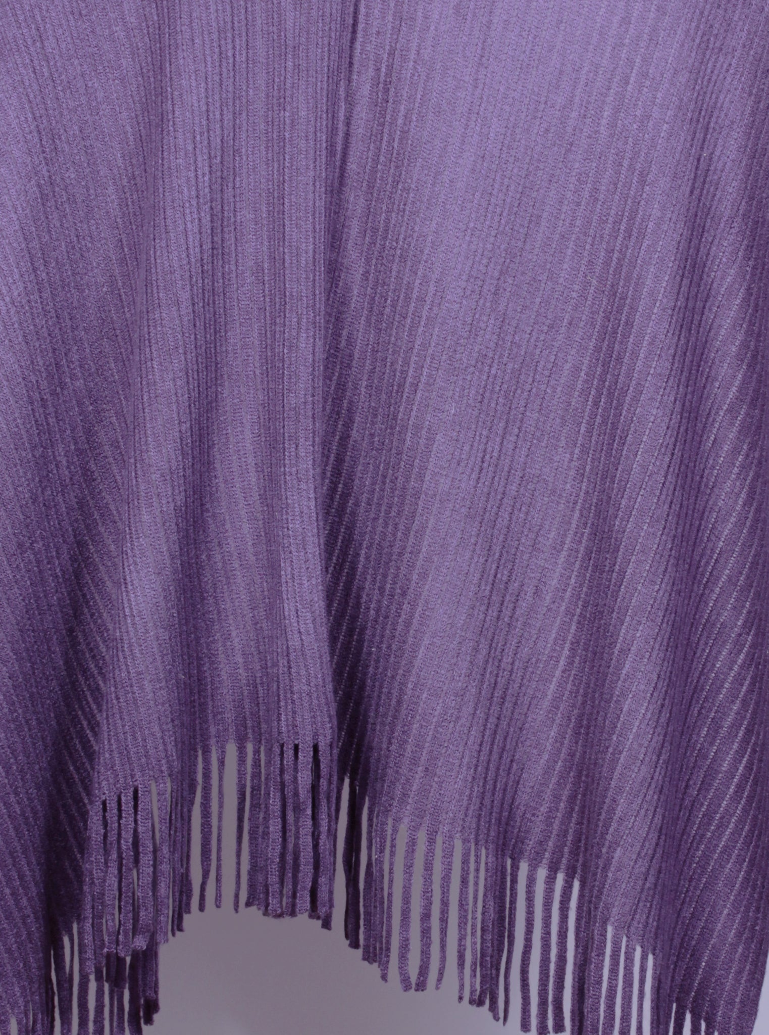 Poncho tejido con flecos textura suave | Talla L