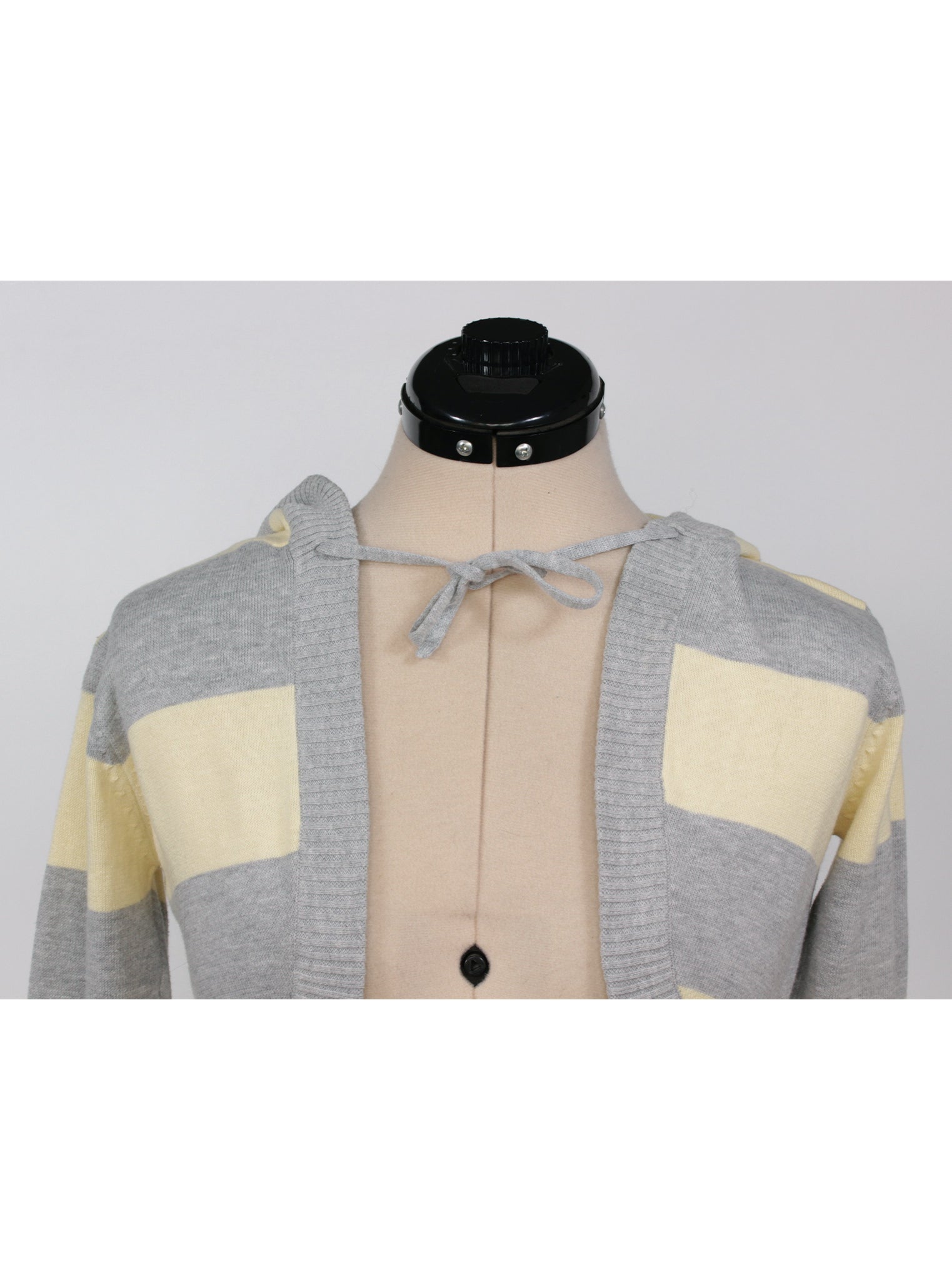 Cardigan corto con capucha y amarra frontal | Talla S