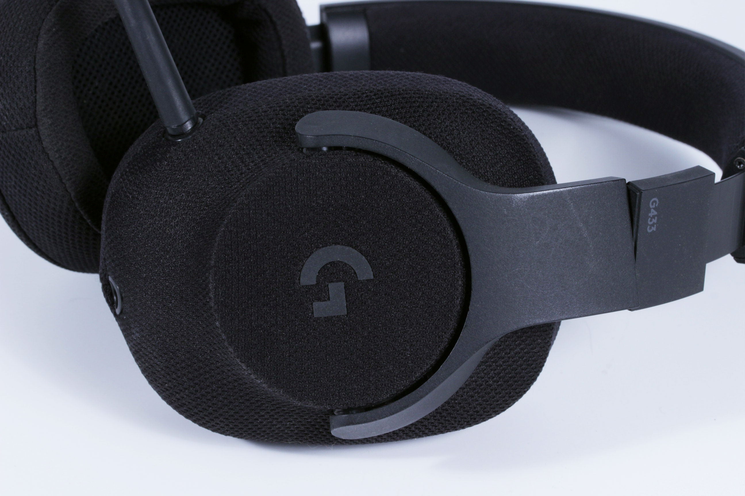 Audífonos gamer Logitech G433 con micrófono desmontable
