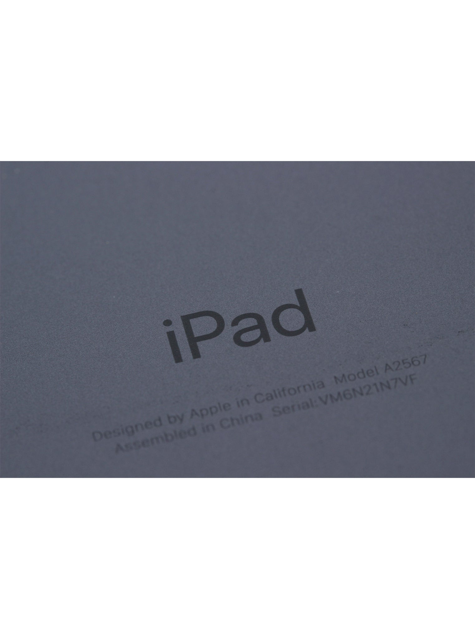 iPad Apple modelo A2567 con funda