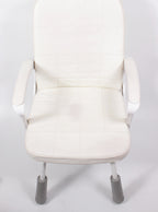 Silla acolchada con apoyacabeza y apoyabrazos