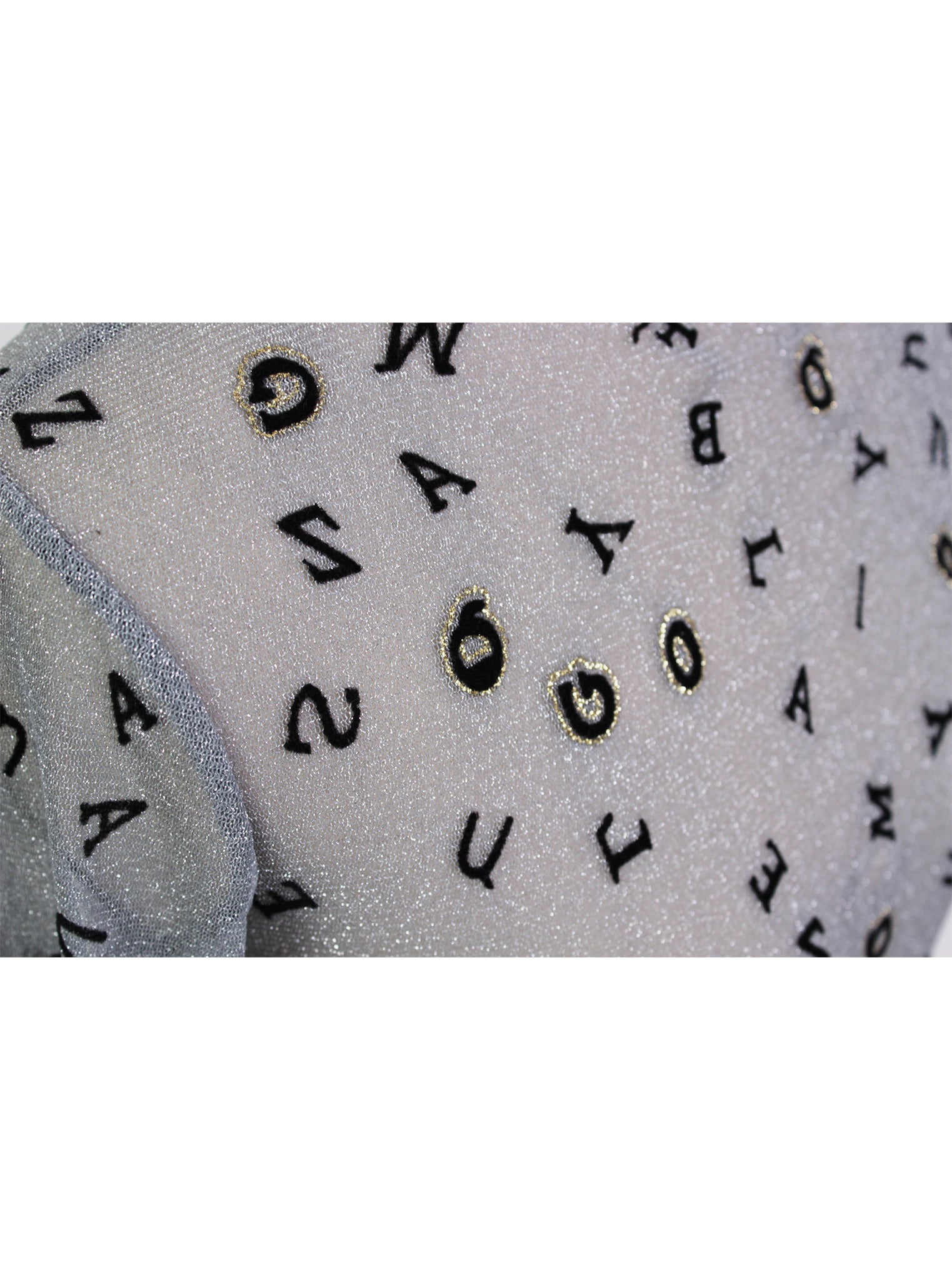 Blusa translúcida con estampado de letras | Talla XS