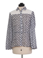 Blusa con estampado zigzag y botones frontales | Talla S
