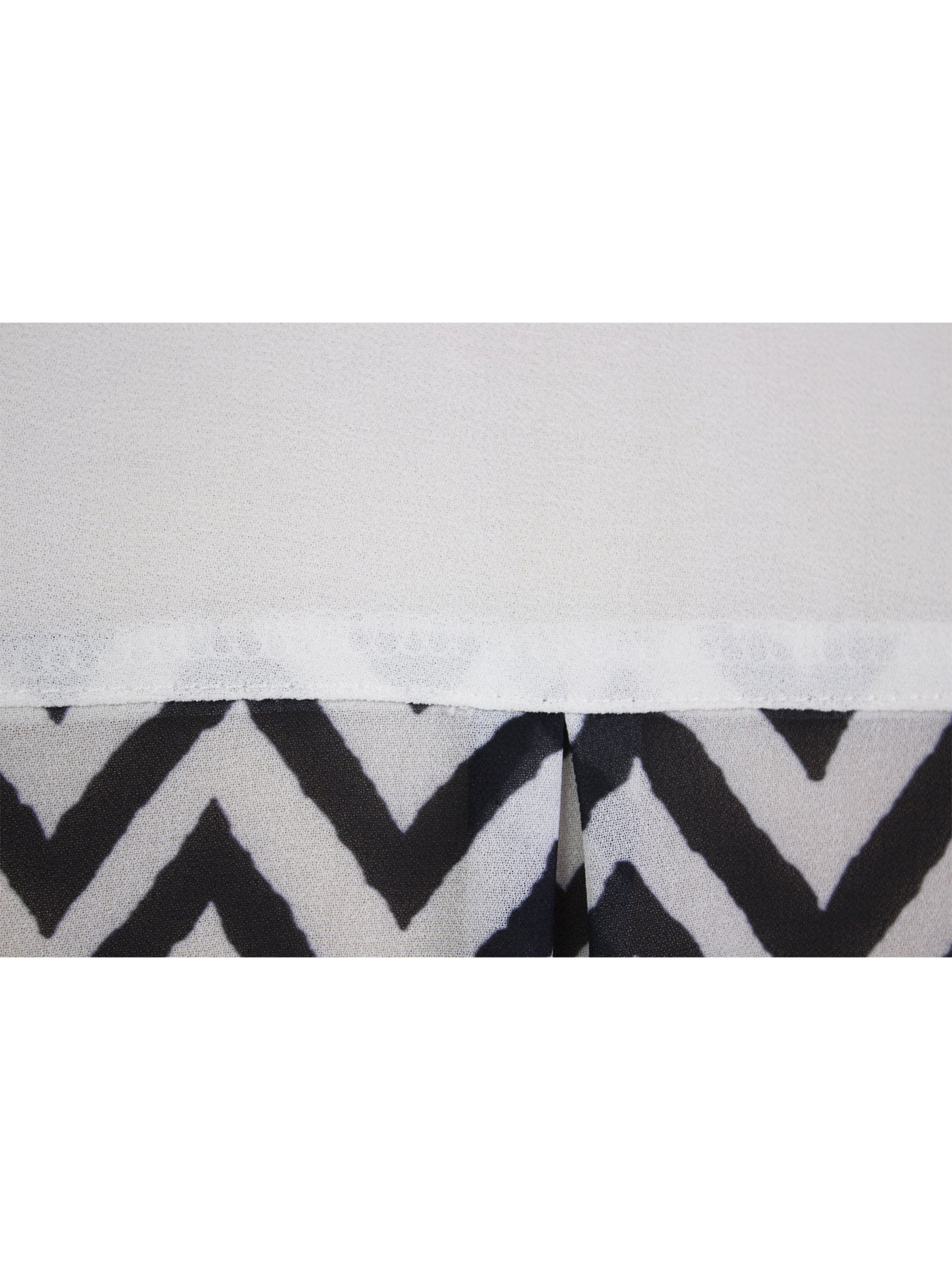 Blusa con estampado zigzag y botones frontales | Talla S