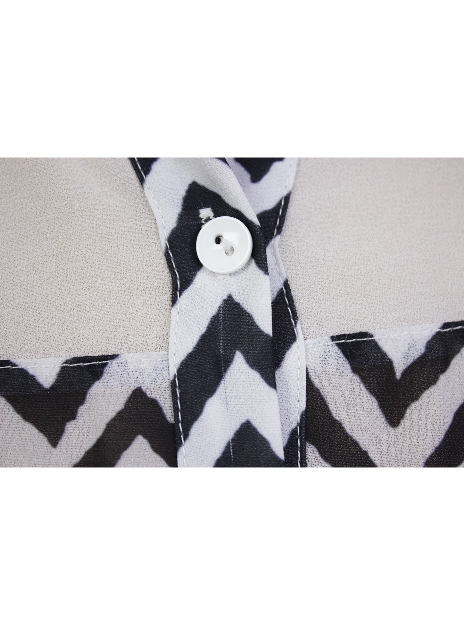 Blusa con estampado zigzag y botones frontales | Talla S