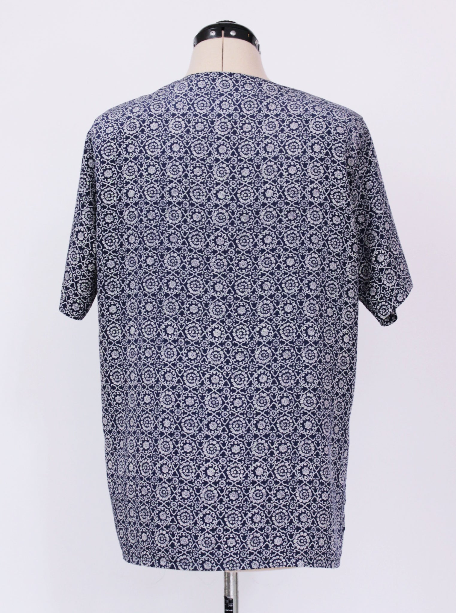 Blusa estampado geométrico botones | Talla L