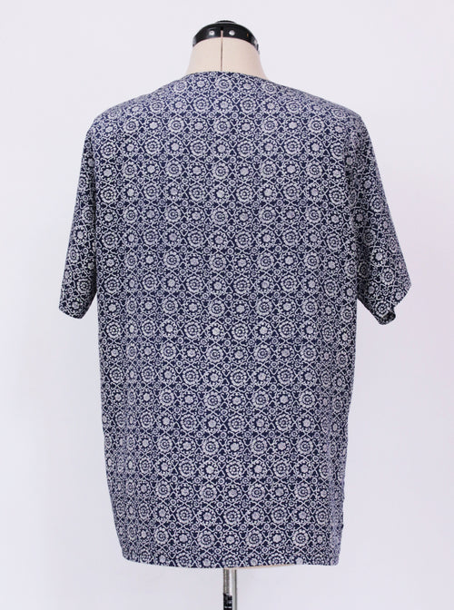 Blusa estampado geométrico botones | Talla L