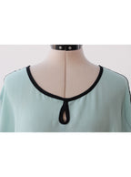 Blusa verde agua detalle negro manga corta fluida | Talla M
