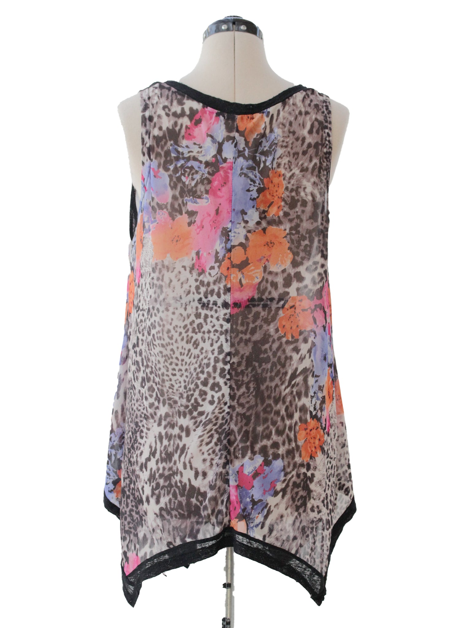 Blusa estampada animal print flores corte asimétrico | Talla XL