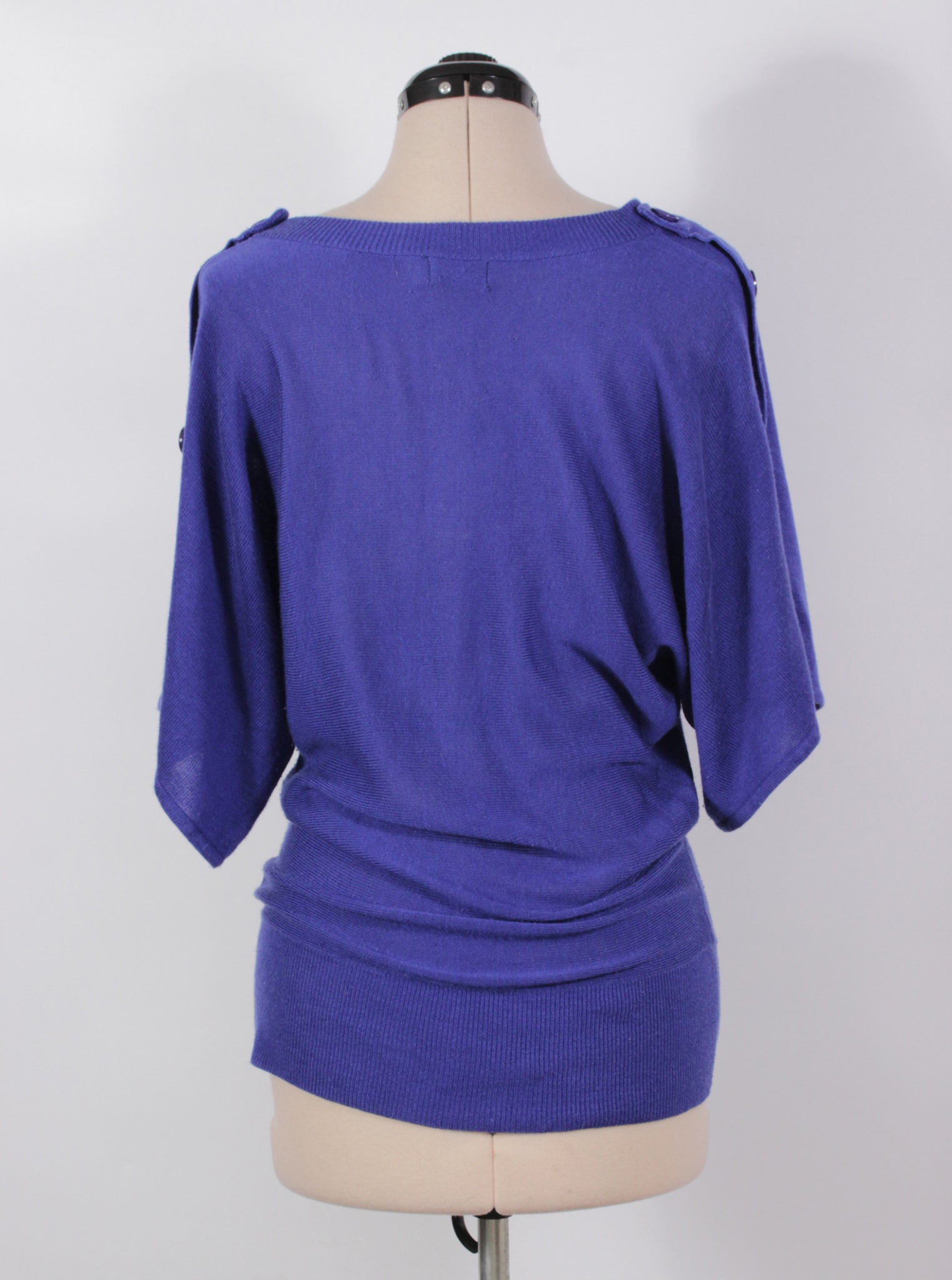 Polera tejida con botones | Talla L