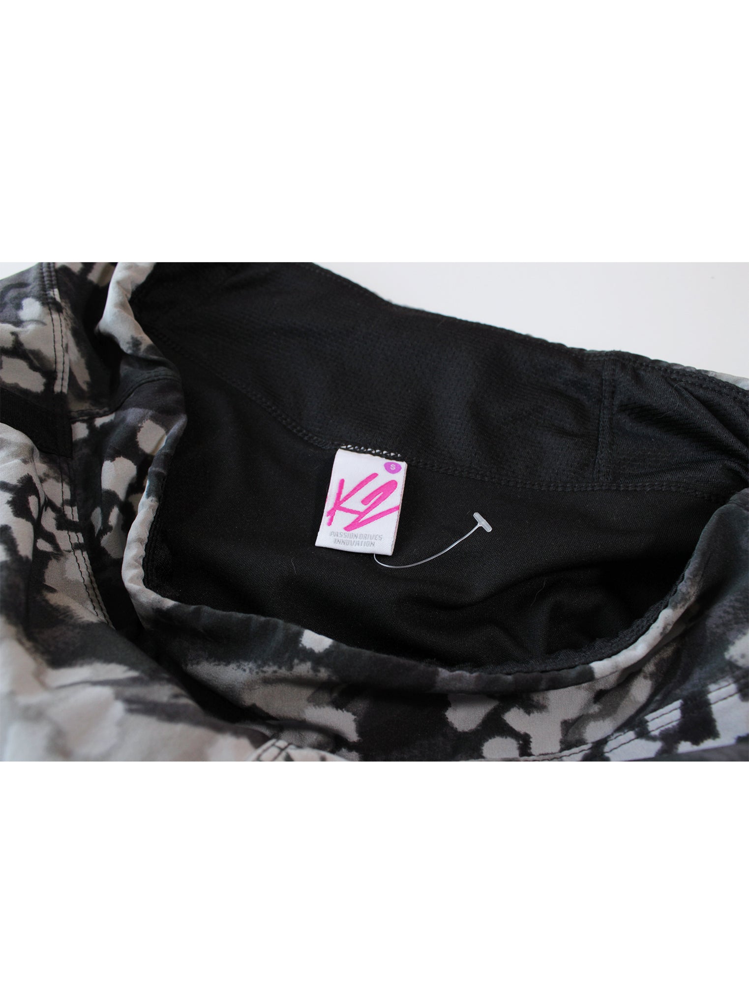 Short deportivo estampado ribete contrastado corte atlético | Talla S