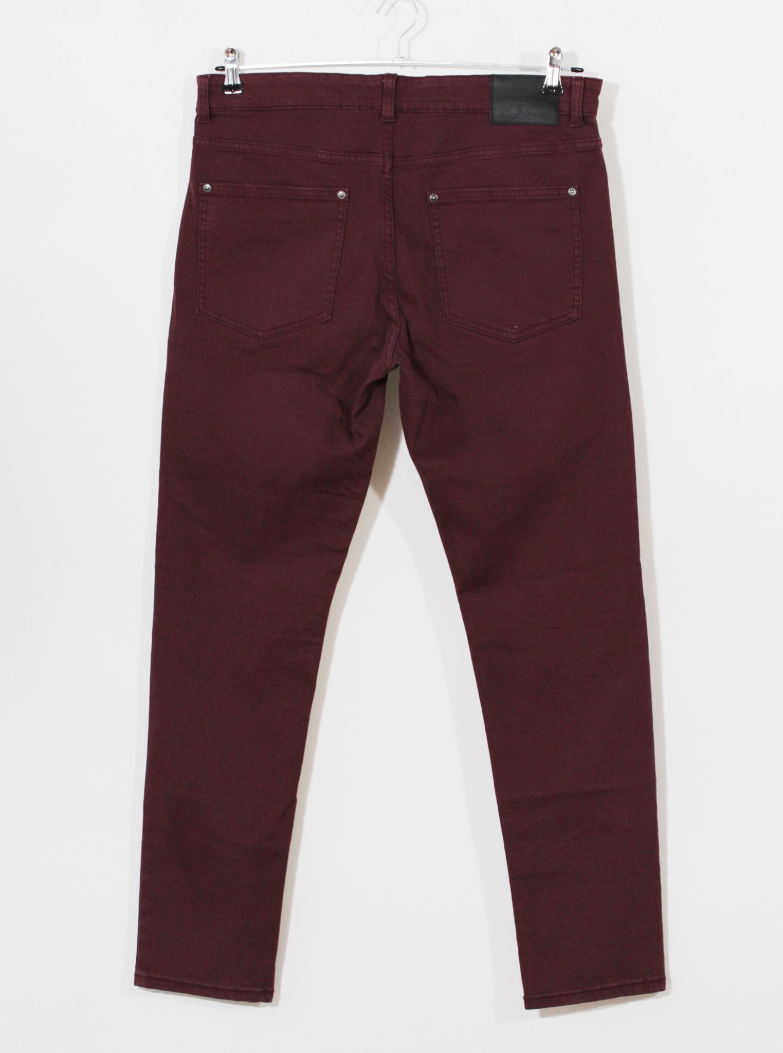 Jeans burdeo slim fit tiro medio clásico | Talla 44