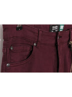 Jeans burdeo slim fit tiro medio clásico | Talla 44