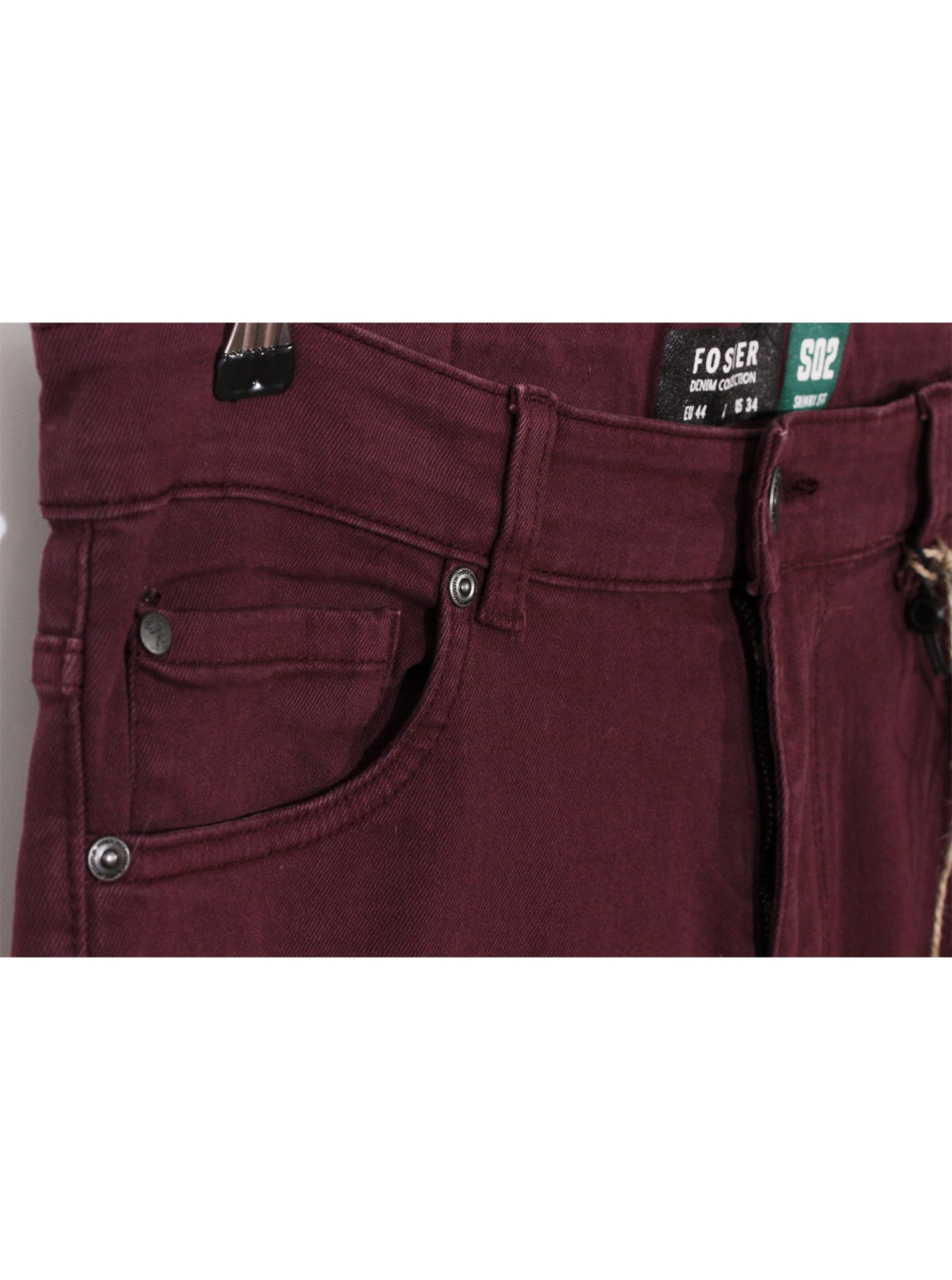 Jeans burdeo slim fit tiro medio clásico | Talla 44