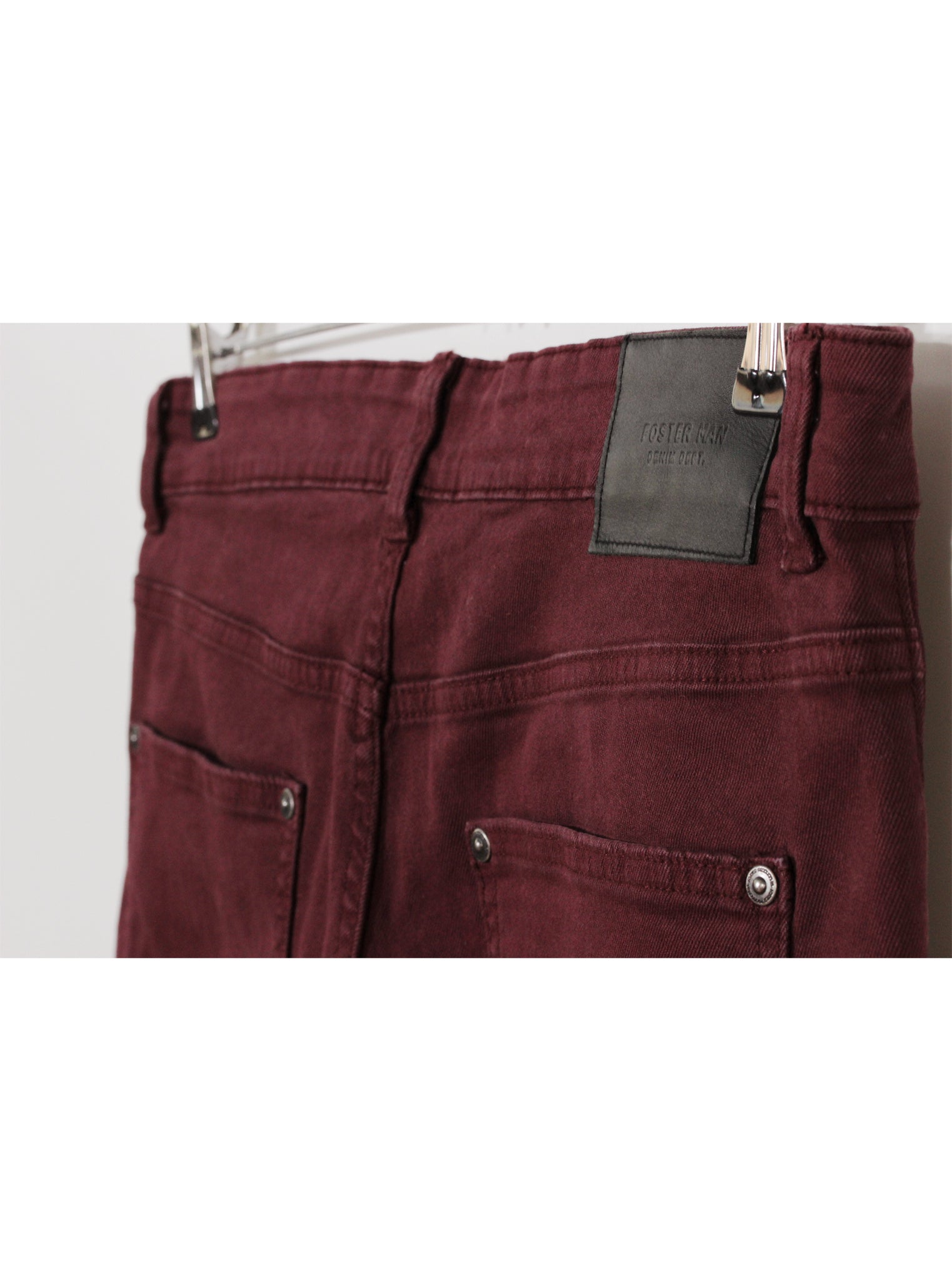 Jeans burdeo slim fit tiro medio clásico | Talla 44