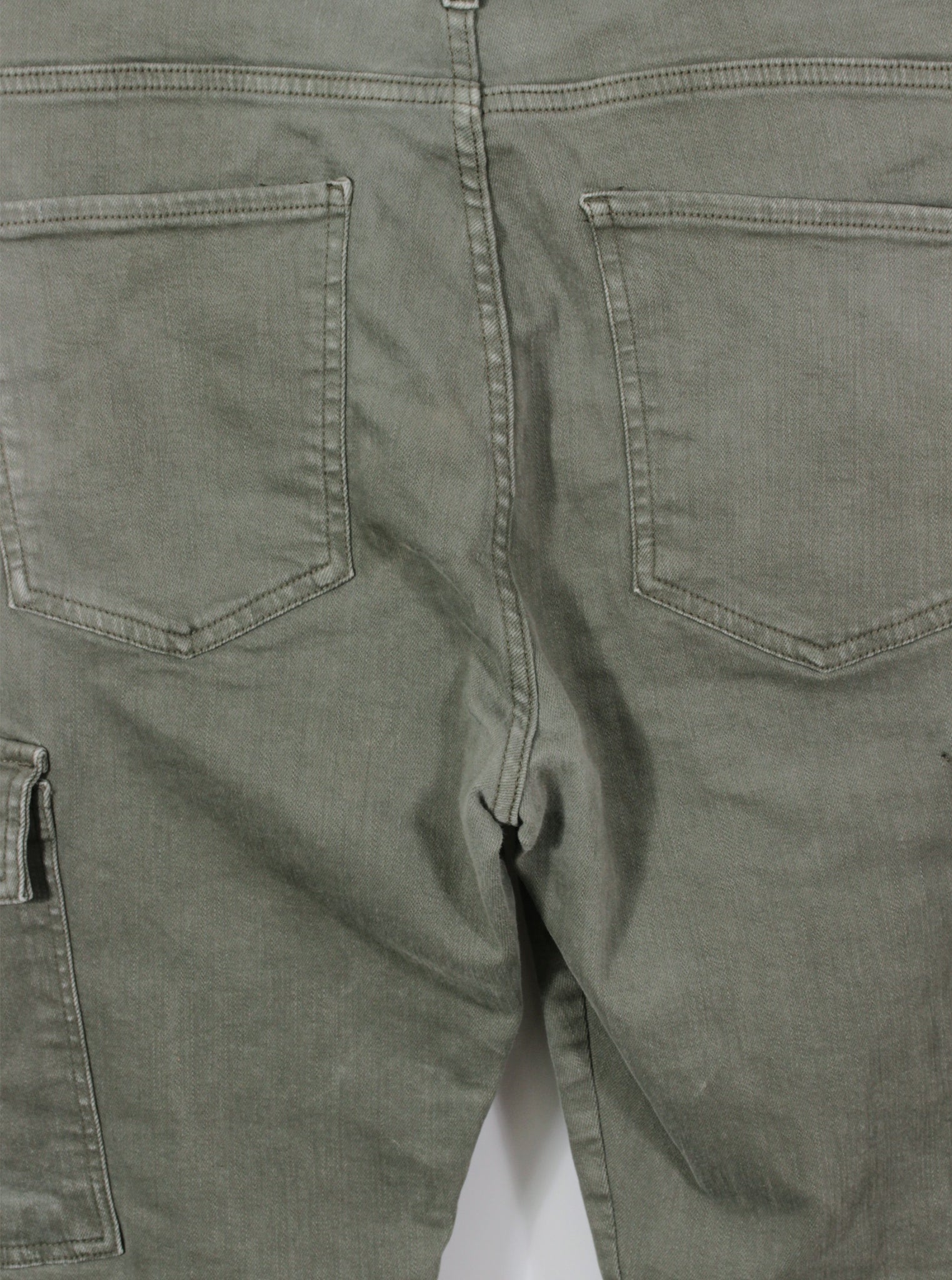 Pantalón cargo verde bolsillos laterales ajuste tobillo | Talla 44