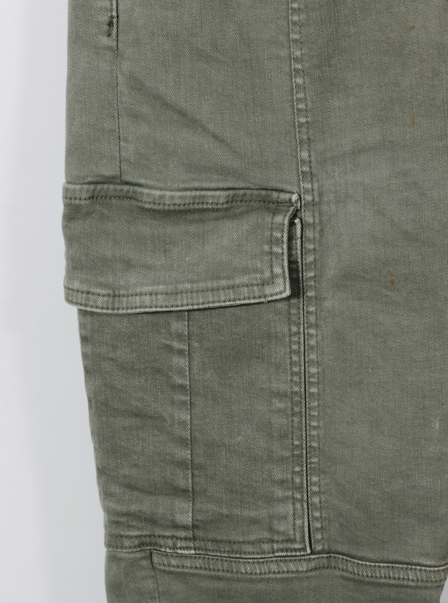 Pantalón cargo verde bolsillos laterales ajuste tobillo | Talla 44