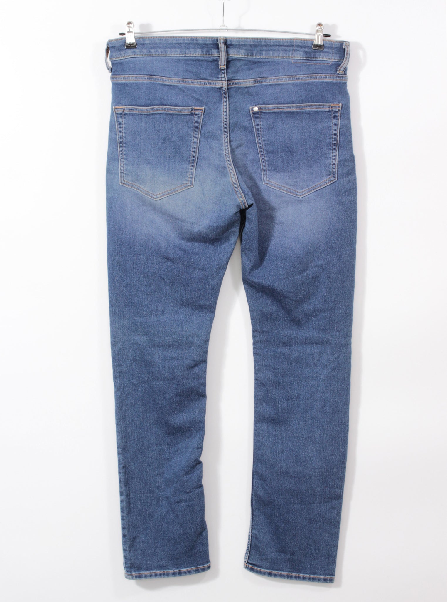 Pantalón denim regular fit clásico lavado medio | Talla 34/32