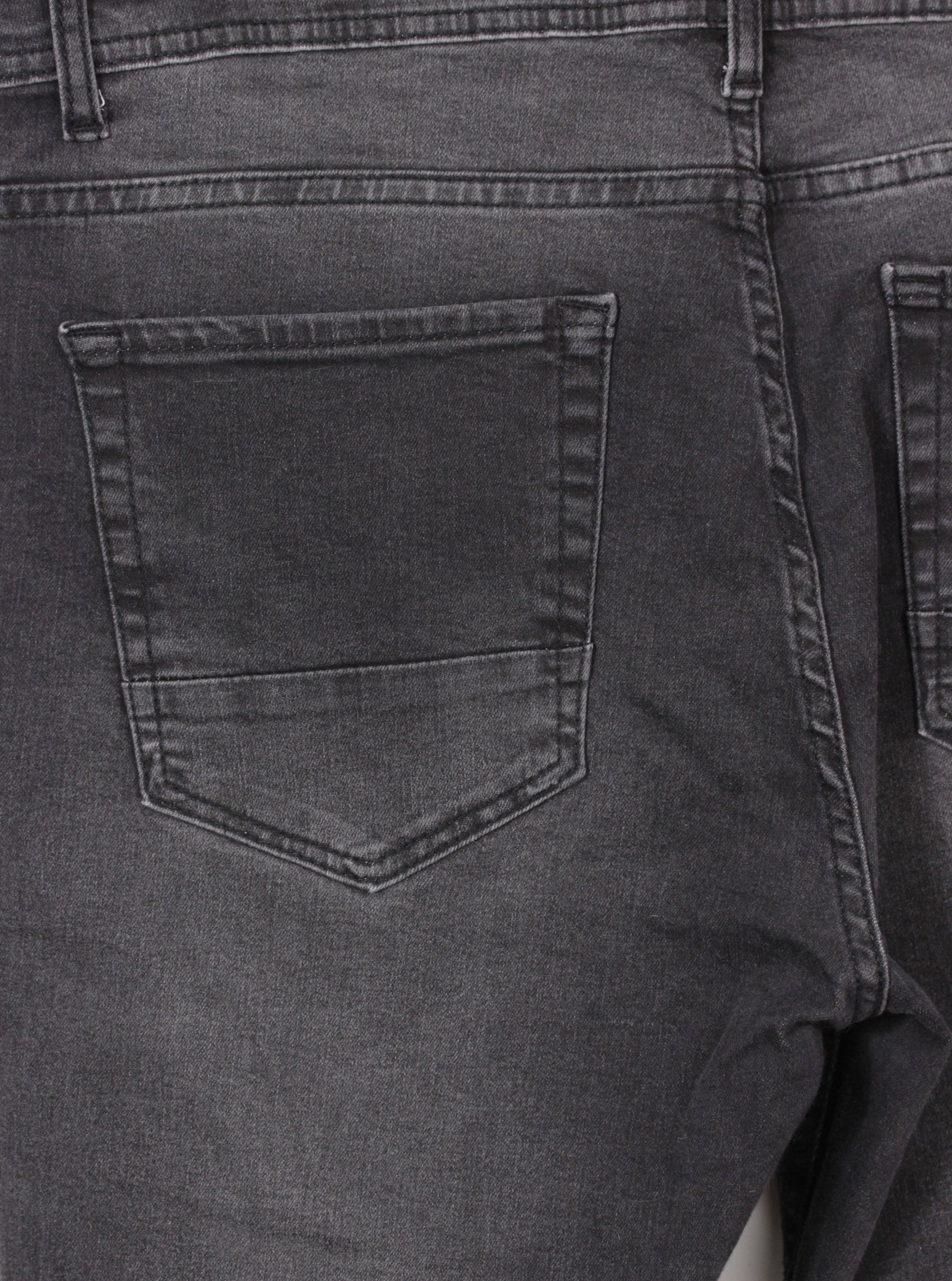Pantalón denim slim fit oscuro estructura limpia | Talla 46