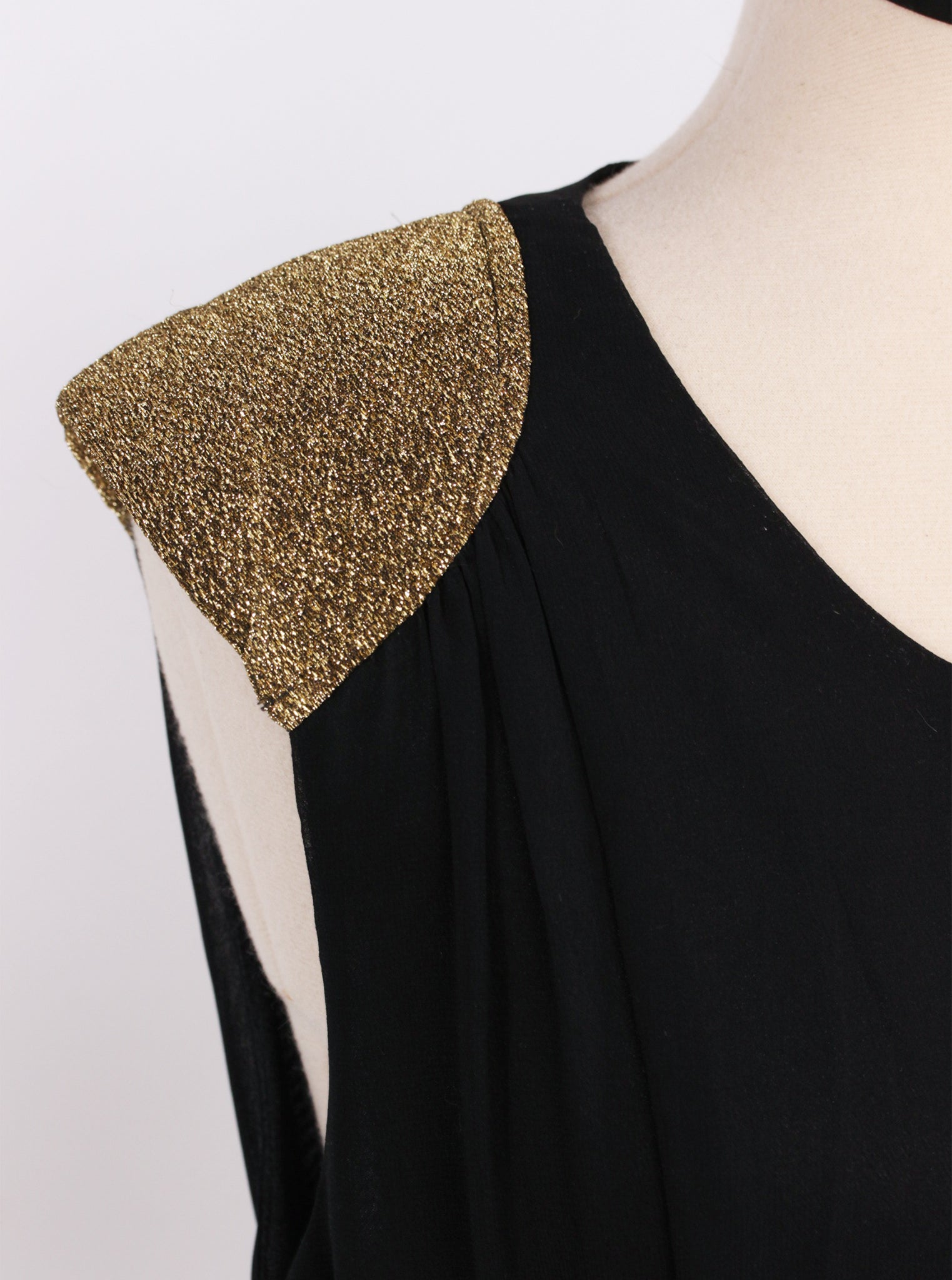 Vestido largo traslúcida con brillo y hombreras doradas | Talla L