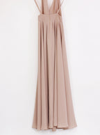 Vestido largo con escote profundo y falda fluida | Talla M