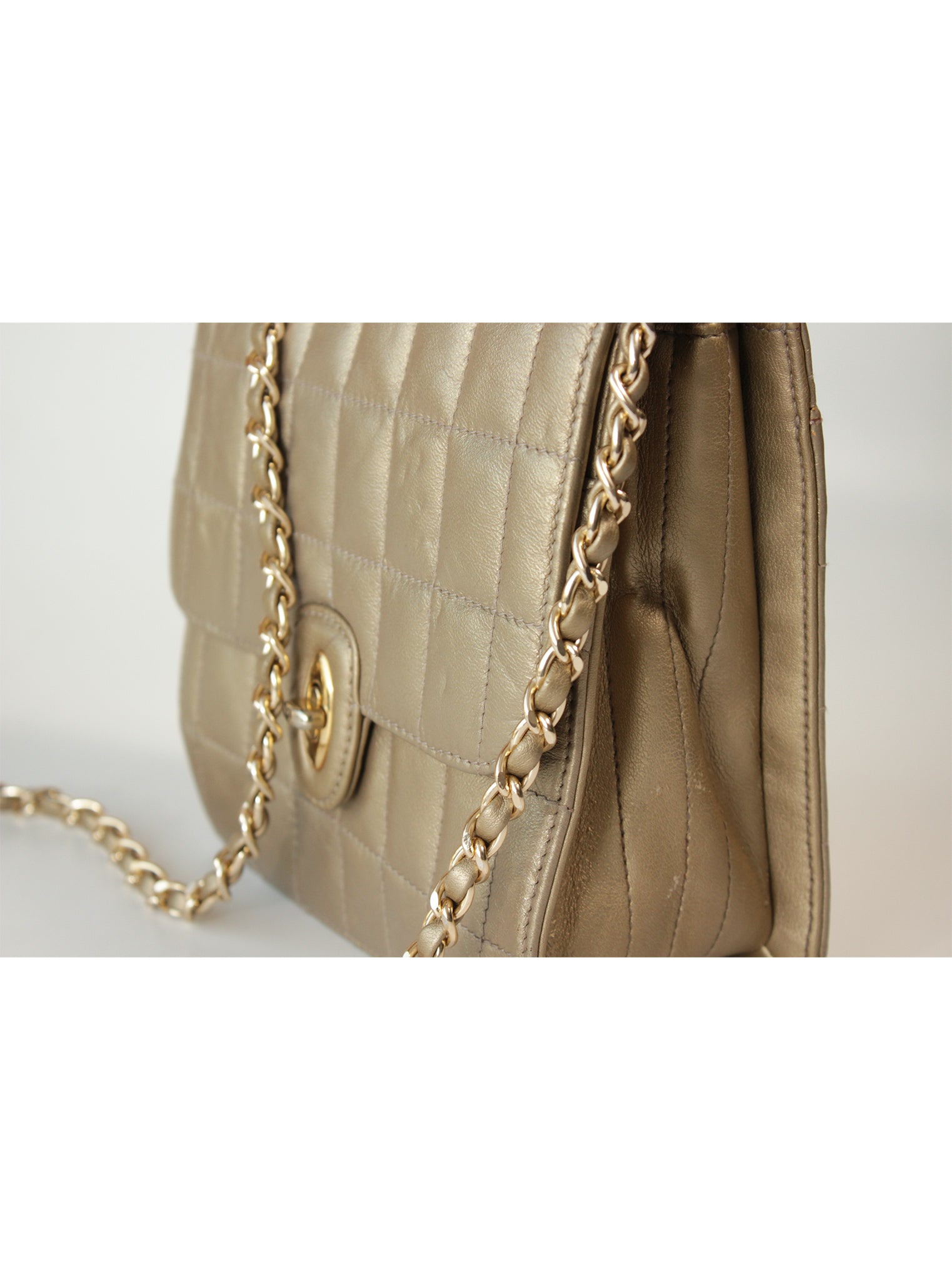 Cartera acolchada cadena metálica broche giratorio