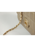Cartera acolchada cadena metálica broche giratorio