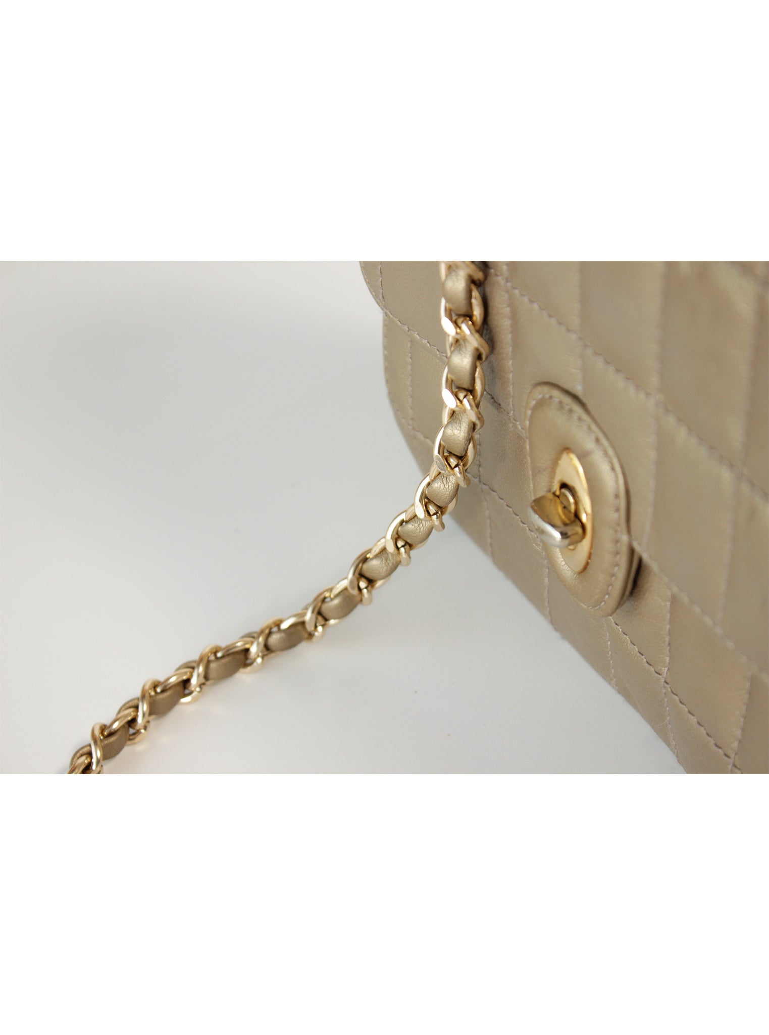 Cartera acolchada cadena metálica broche giratorio