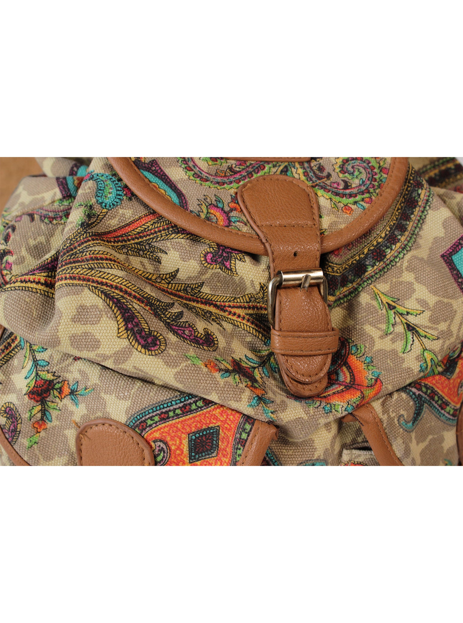 Mochila estampado paisley bolsillos frontales hebillas