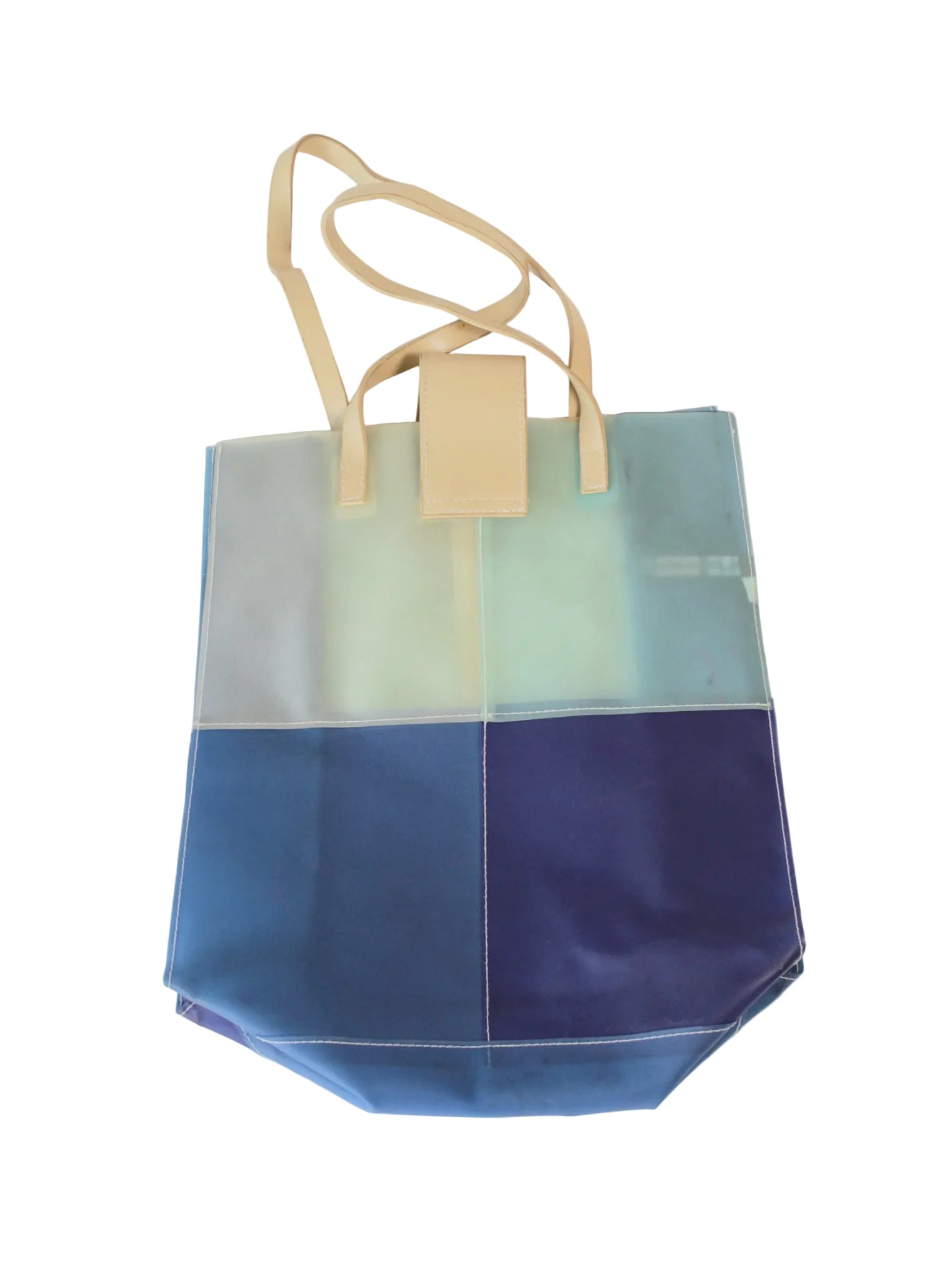 Bolso tote translúcido con diseño moderno