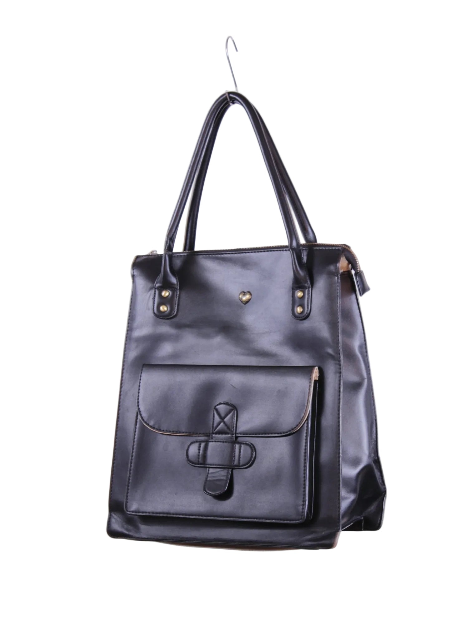 Cartera corto con bolsillo frontal y detalle metálico