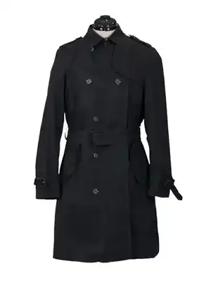 Trench coat negro con cinturón y forro desmontable
