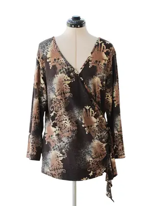Blusa cruzada estampado ornamental