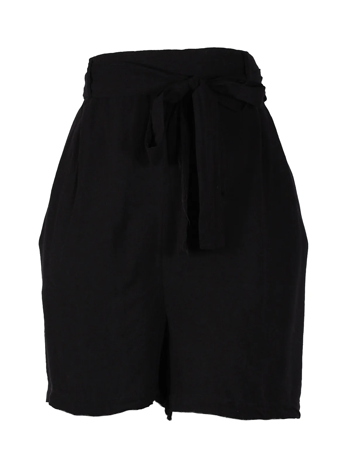 Short negro holgado con lazo en cintura