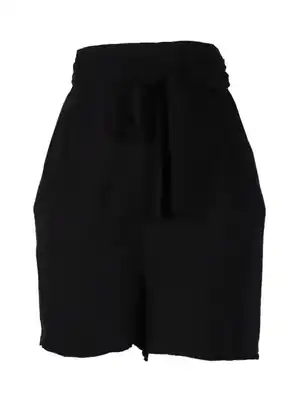 Short negro holgado con lazo en cintura