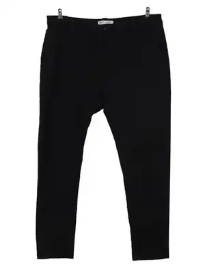 Pantalón slim negro básico