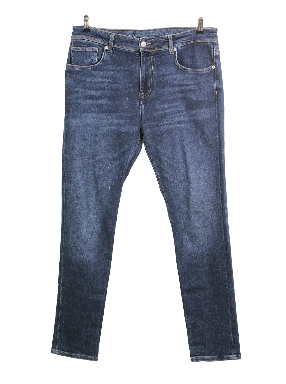 Jeans azul lavado recto tiro medio clásico