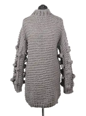 Vestido tejido grueso cuello alto pompones