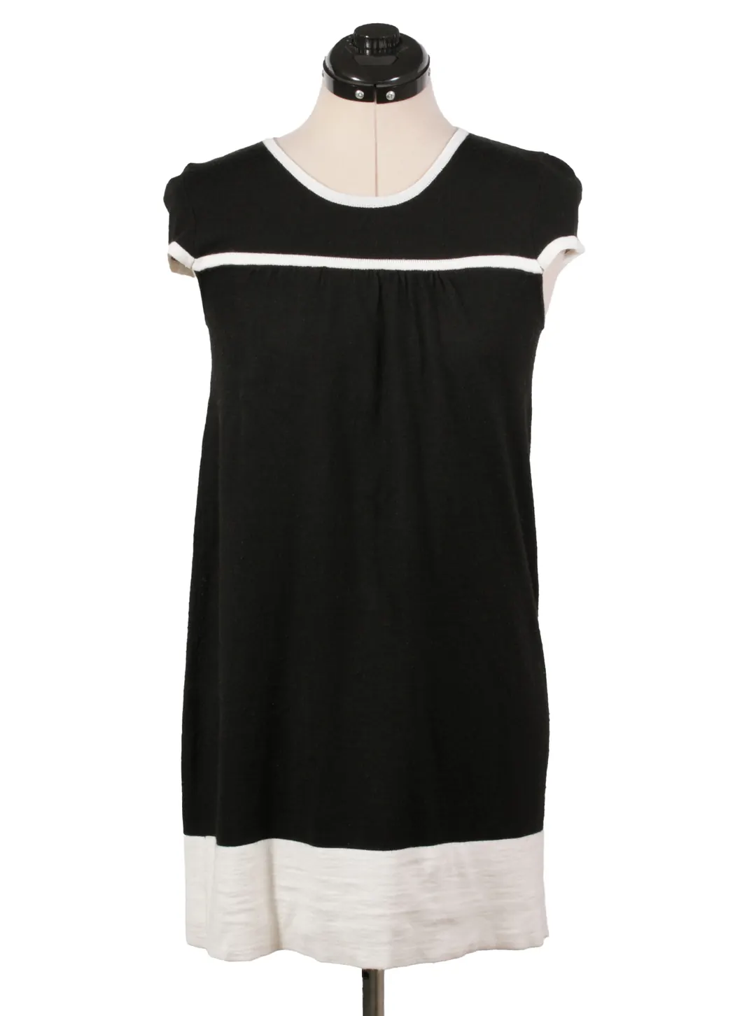 Vestido recto bicolor manga corta