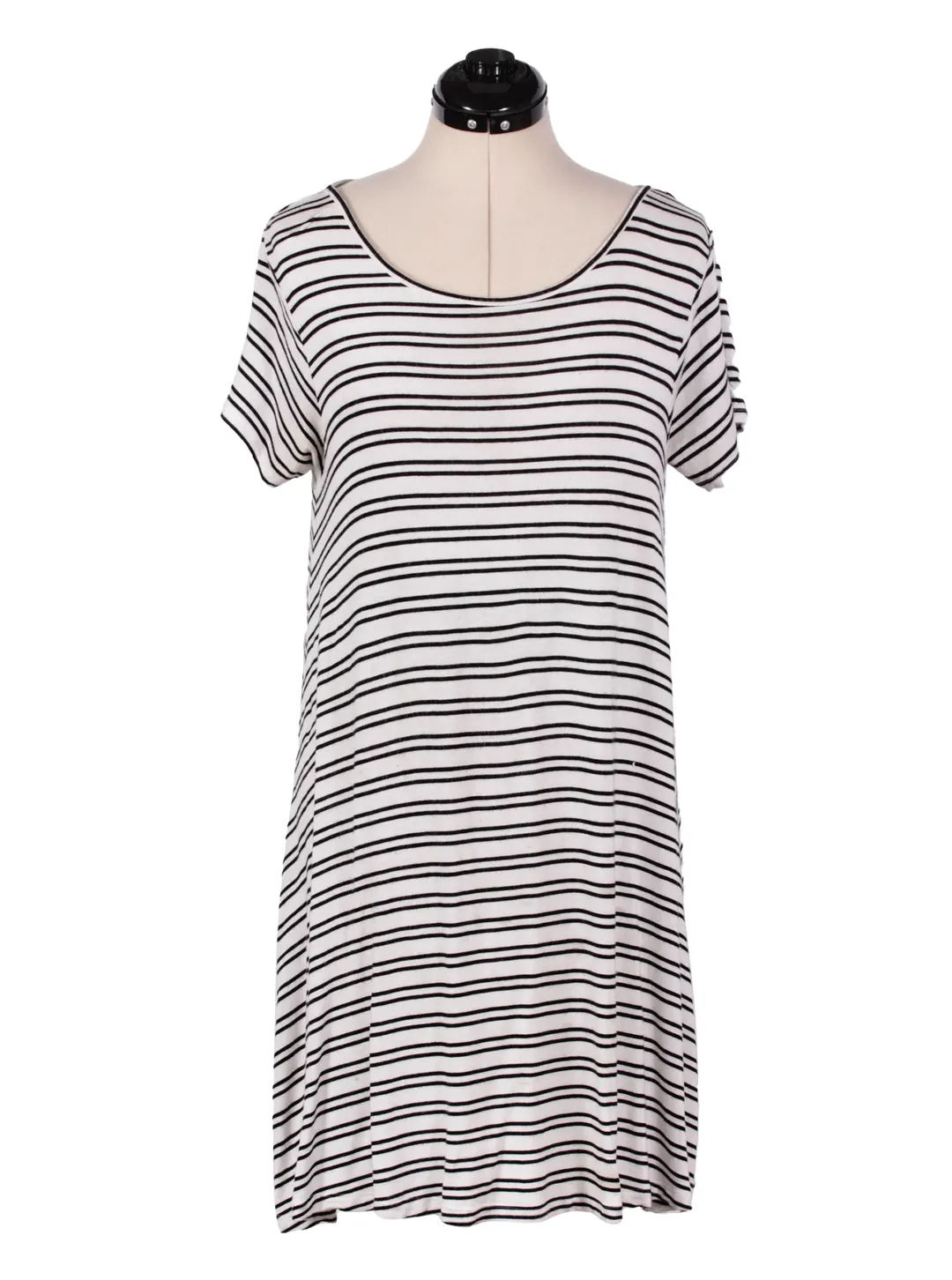 Vestido a rayas blanco y negro