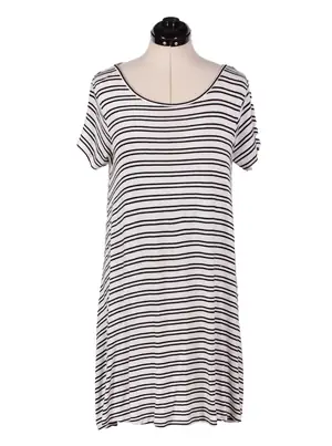 Vestido a rayas blanco y negro