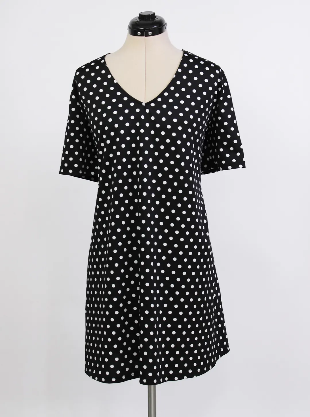 Vestido con lunares y corte cómodo