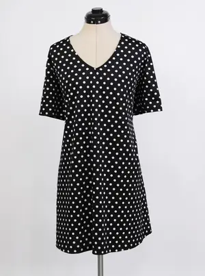 Vestido con lunares y corte cómodo
