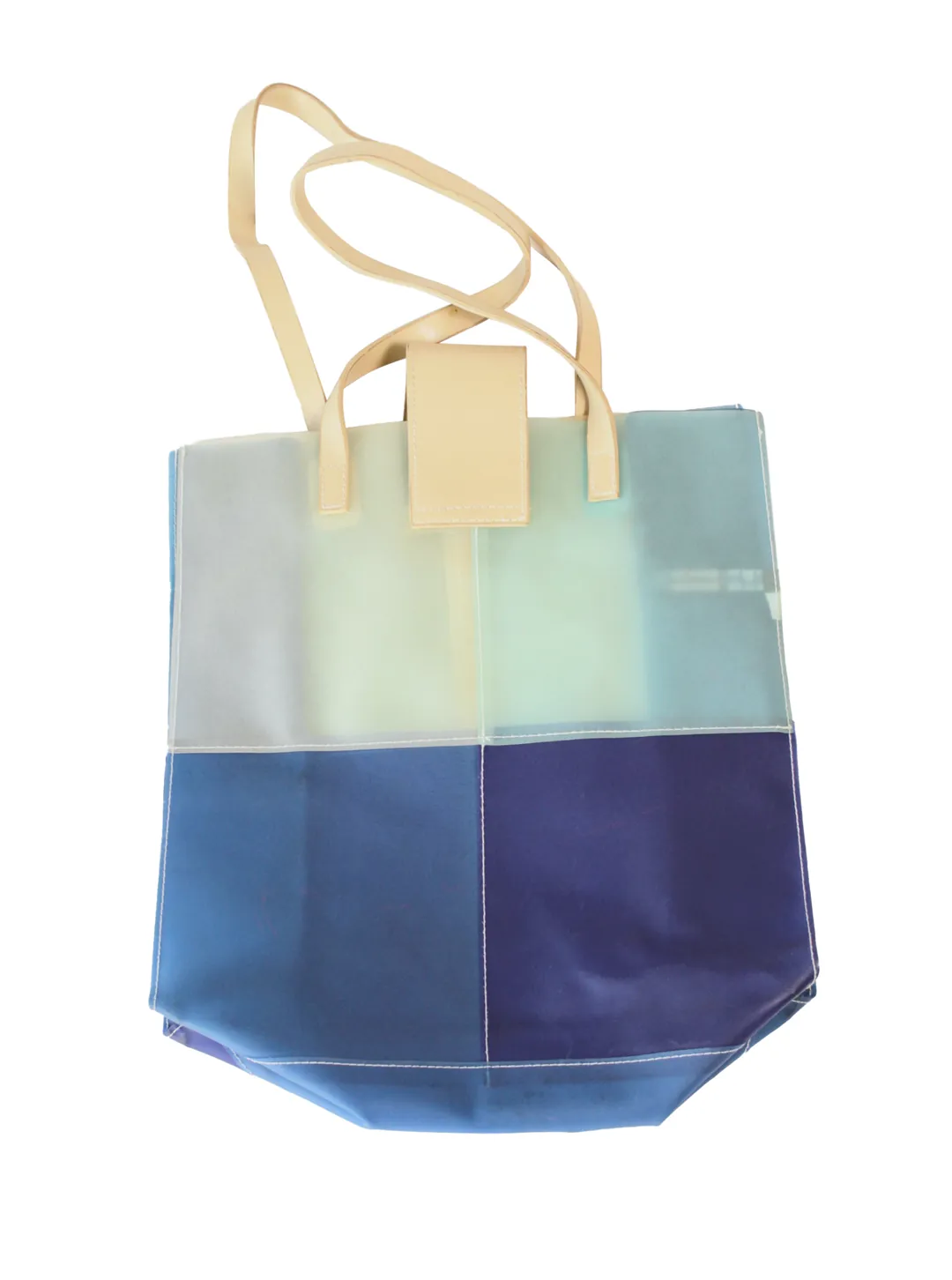 Bolso tote translúcido con diseño moderno